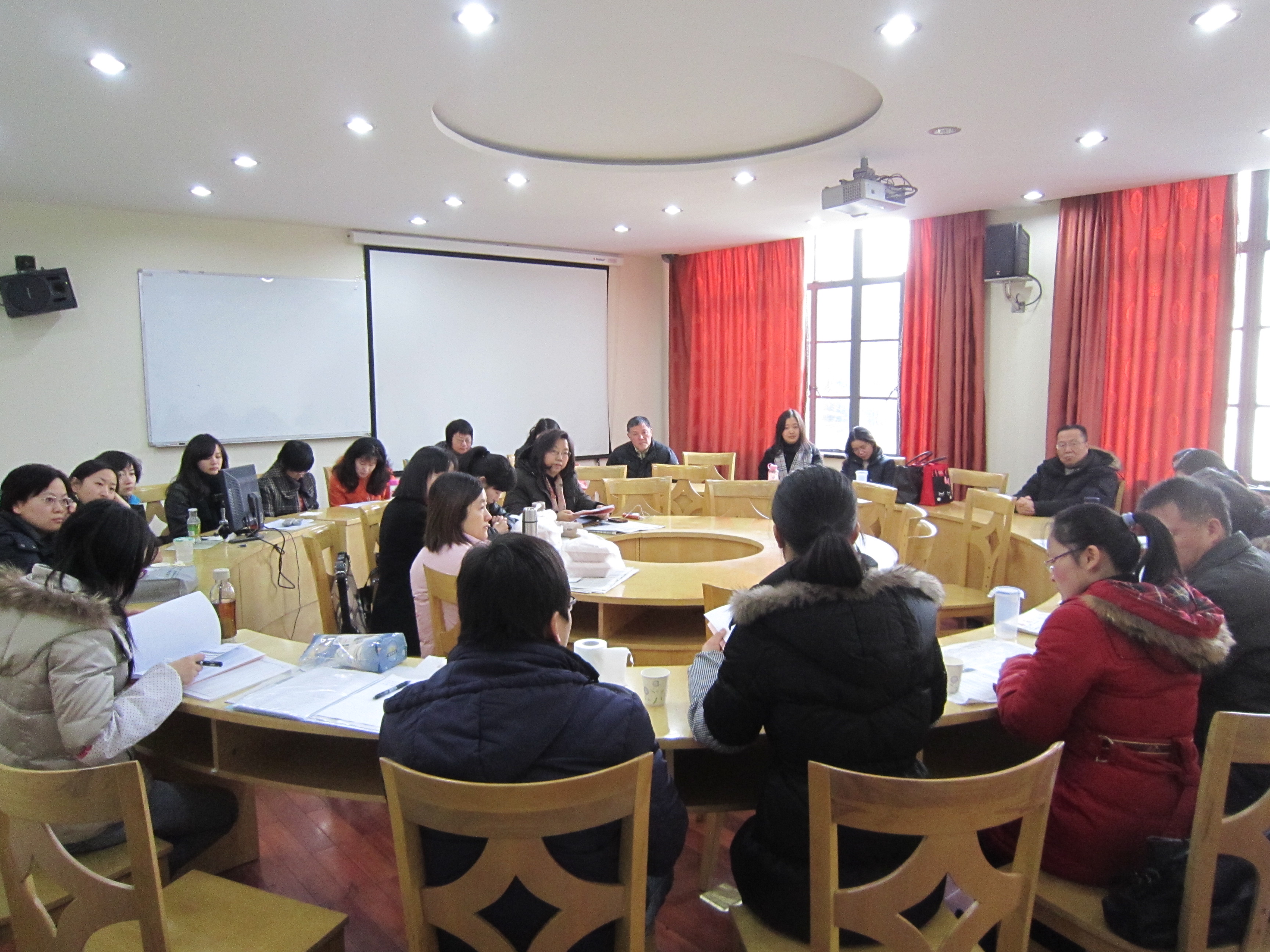 伟德国际1949始于英国班导师一同探讨工作